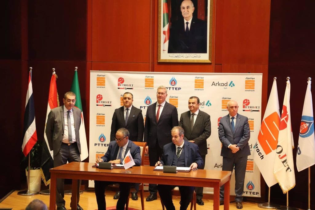 الجزائر ومصر توقعان اتفاقيات استراتيجية لتطوير حقل حاسي بير ركايز وتعزيز تسويق النفط