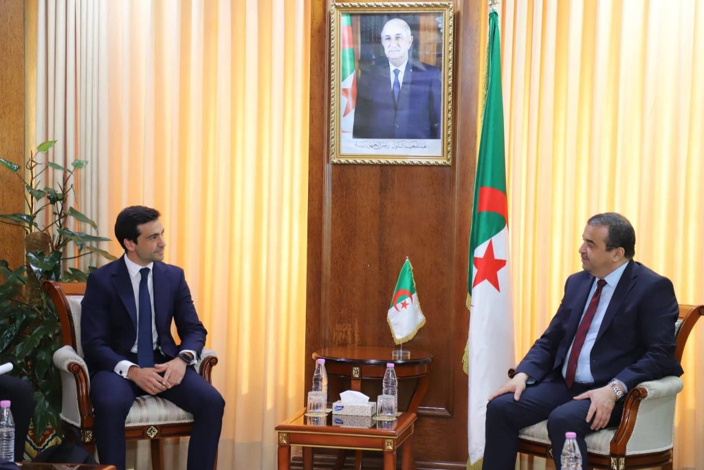الجزائر وإسبانيا تبحثان توطين صناعة تجهيزات النفط والغاز وتحلية المياه