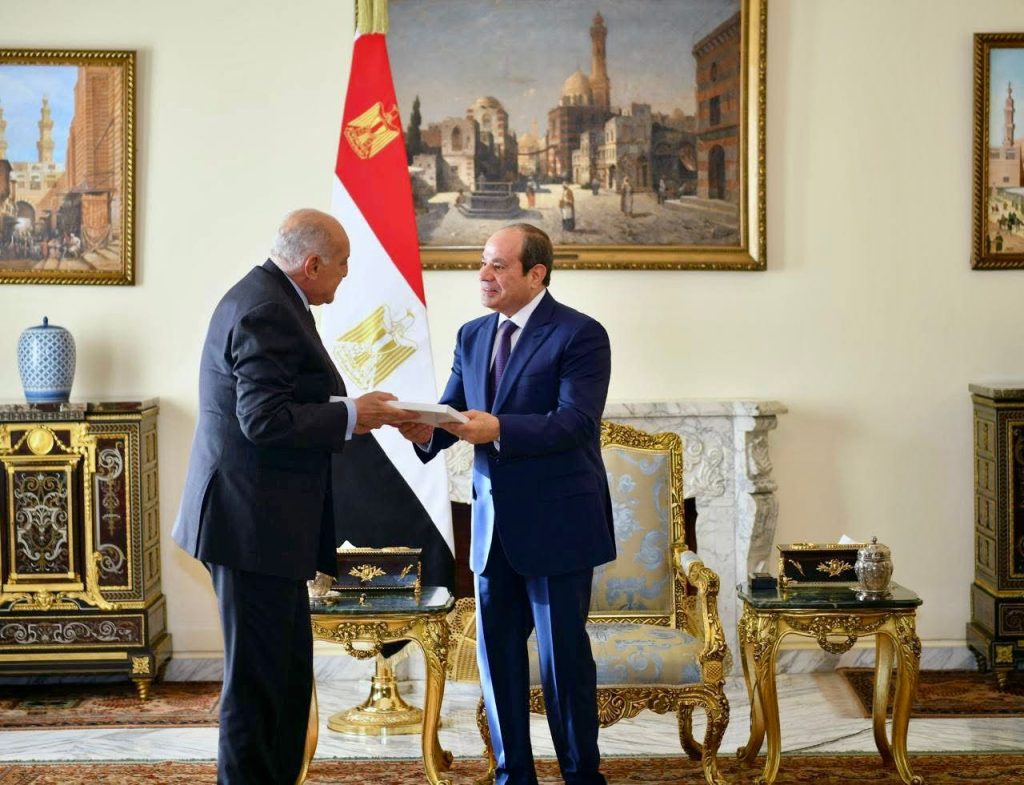 Ahmed Attaf reçu par Abdel Fattah al-Sissi au Caire