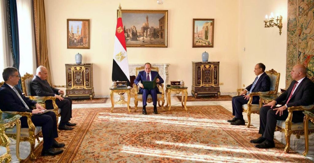 Ahmed Attaf reçu par Abdel Fattah al-Sissi au Caire
