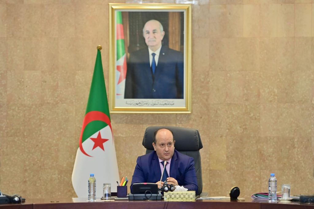 Sifi Ghrieb préside une réunion du gouvernement consacrée à plusieurs dossiers