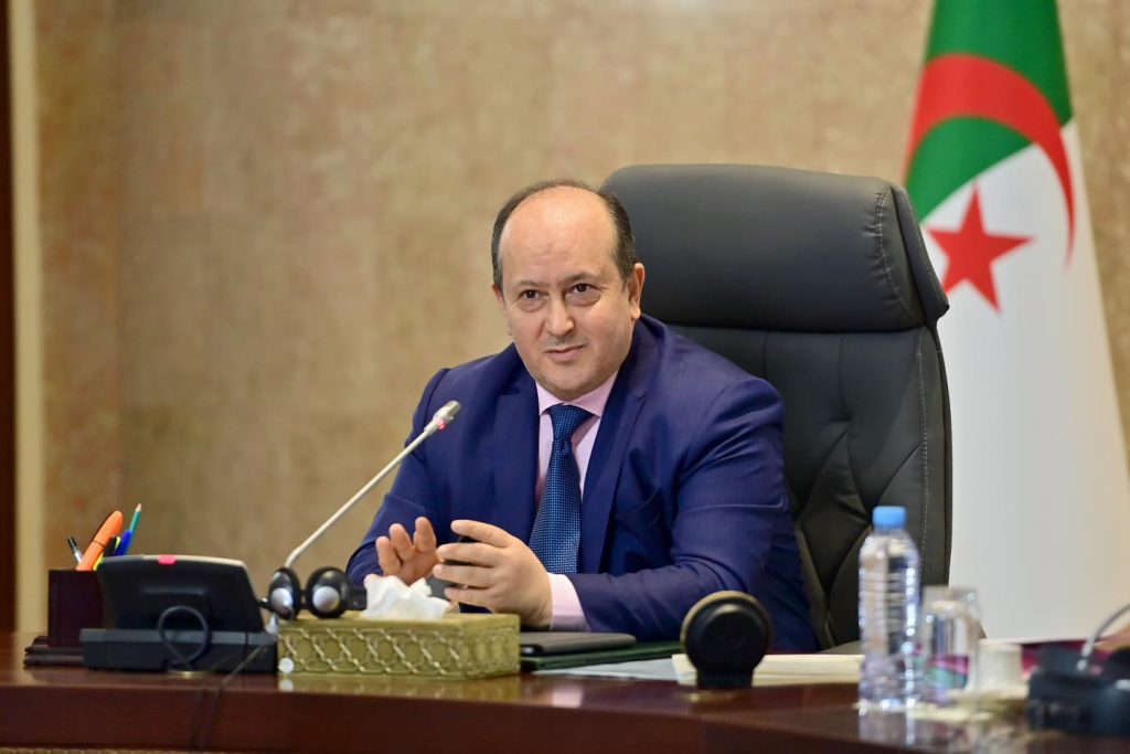 Sifi Ghrieb préside une réunion du gouvernement consacrée à plusieurs dossiers