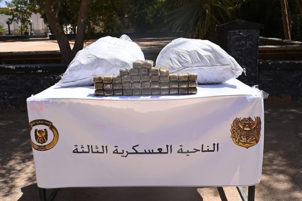 الجيش الجزائري يوقف 84 بارون مخدرات ويحجز 9 قناطير كيف مغربي