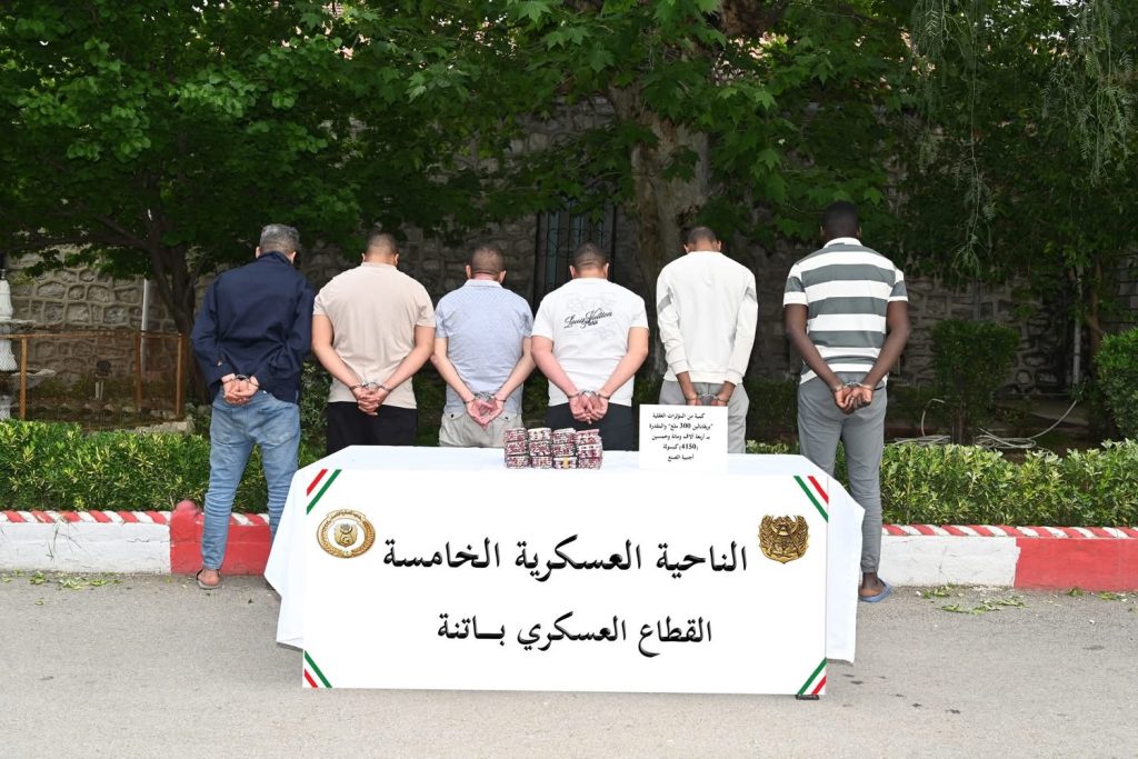 الجيش الجزائري يوقف 84 بارون مخدرات ويحجز 9 قناطير كيف مغربي