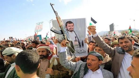 الحوثيون يحذرون أمريكا بعد رفض الرد الإيراني