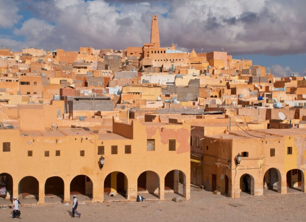 مؤثرون عرب ينبهرون بجمال الجزائر ويصفونها بوجهة عالمية