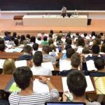 فرنسا تضيّق أبواب الجامعات أمام الطلبة الأجانب.. رسوم مضاعفة