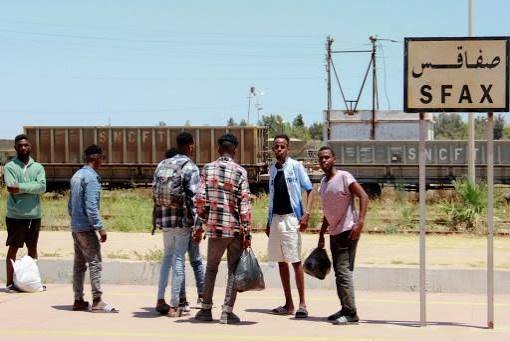 ملف المهاجرين في تونس.. تحديات أمنية ومخاوف ديمغرافية
