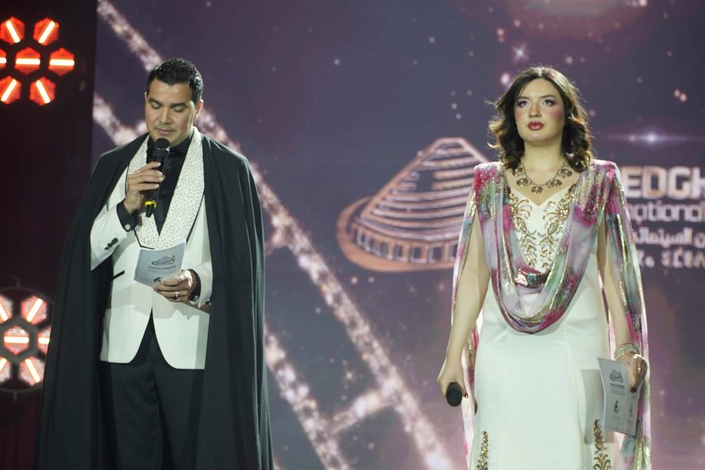 حفل افتتاح مهرجان “إيمدغاسن” السينمائي .. اللباس الشاوي الجزائري يصنع الحدث!