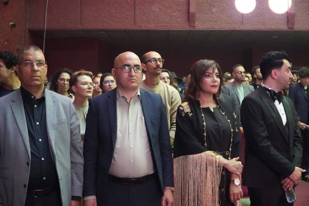 حفل افتتاح مهرجان “إيمدغاسن” السينمائي .. اللباس الشاوي الجزائري يصنع الحدث!