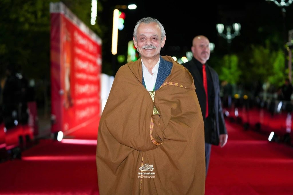 حفل افتتاح مهرجان “إيمدغاسن” السينمائي .. اللباس الشاوي الجزائري يصنع الحدث!