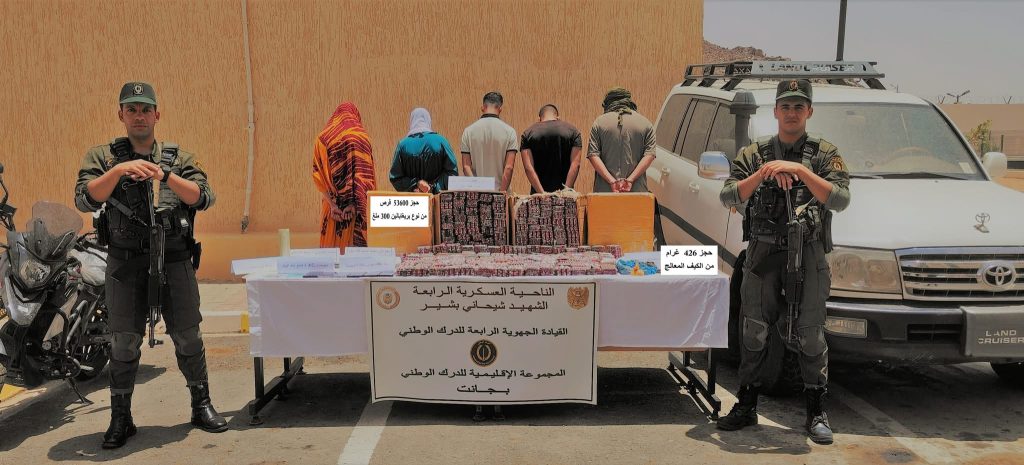 الجيش الجزائري يحبط محاولة إغراق البلاد بـ 5 قناطير كيف قادم من المغرب