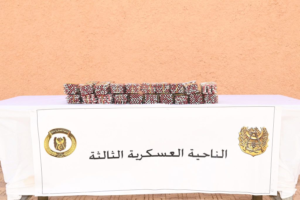 الجيش الجزائري يحبط محاولة إغراق البلاد بـ 5 قناطير كيف قادم من المغرب