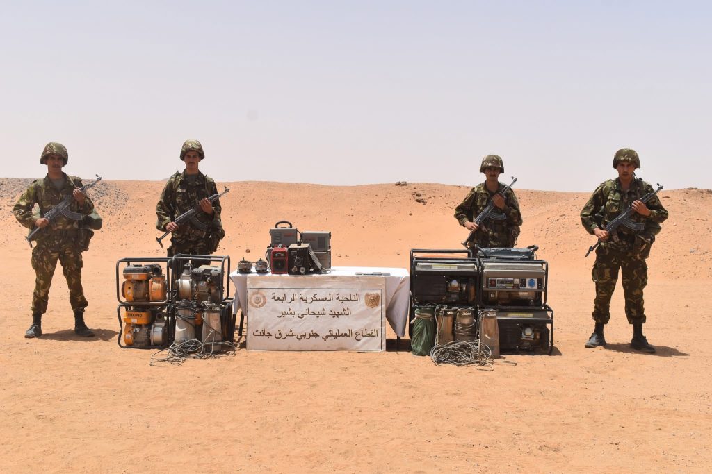 الجيش الجزائري يحبط محاولة إغراق البلاد بـ 5 قناطير كيف قادم من المغرب