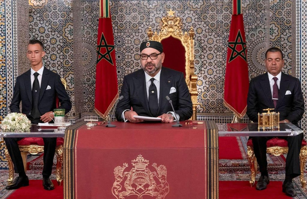 هندسة الإفلات .. مسطرة تكميم الأفواه كدرع ملكي لحماية بنية النهب الوظيفي !