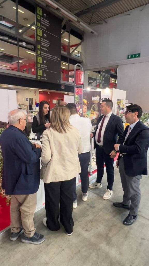 الجناح الجزائري يخطف الأنظار في معرض “TUTTOFOOD” بميلانو