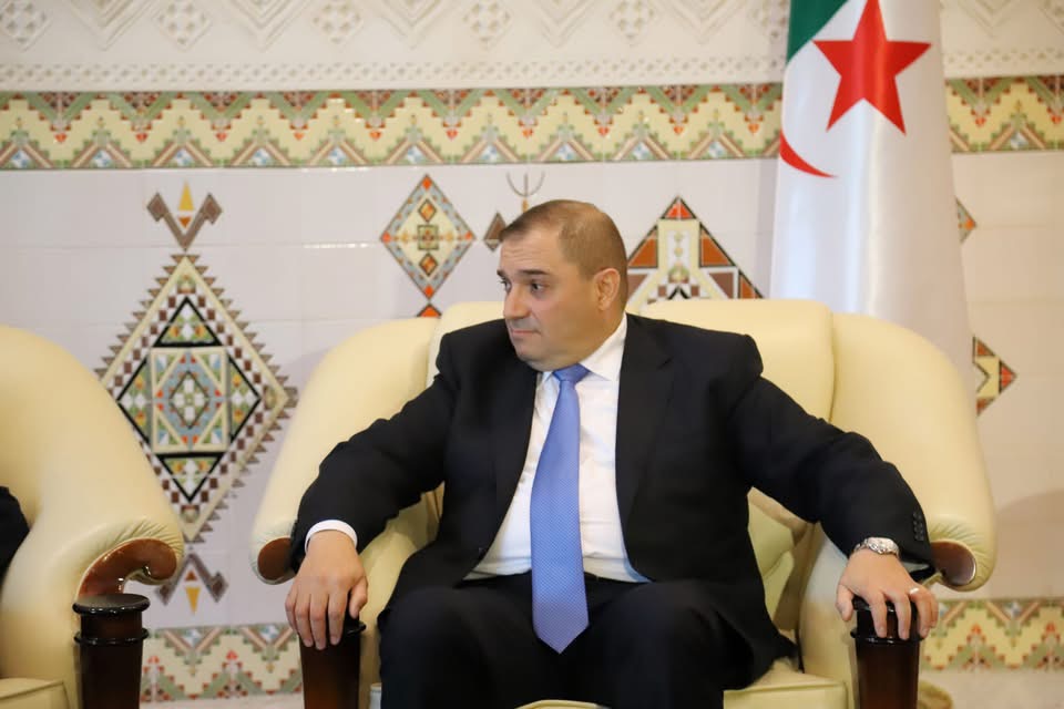 وزير العدل الفرنسي يصل الجزائر.. في انتظار ترجمة الأقوال إلى أفعال!