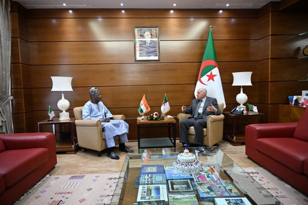 Le ministre des Affaires étrangères du Niger en visite en Algérie à la tête d’une importante délégation multisectorielle