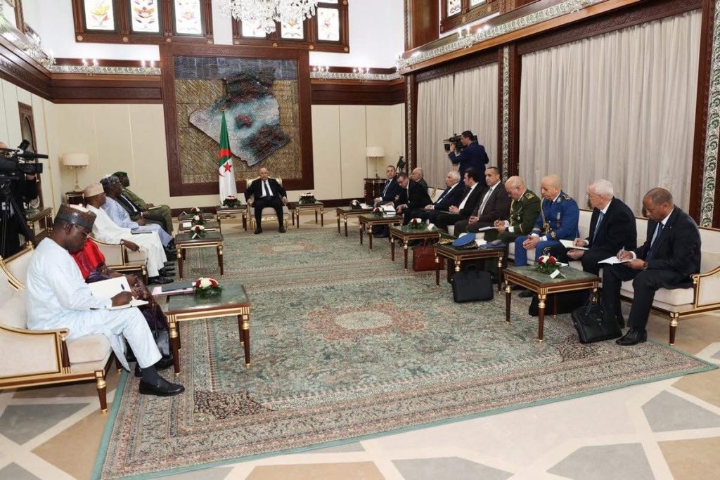 وزير داخلية النيجر يحظى باستقبال رسمي من الرئيس تبون