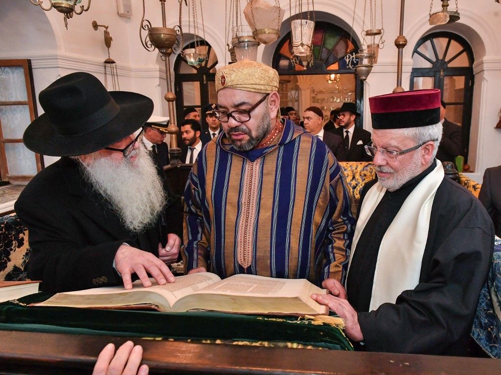بيعة ليلية أم إنقلاب مقنّع؟ كيف صادر المخزن حق المغاربة في إختيار من يحكمهم !