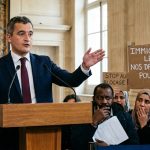 دارمانان يحاصر المهاجرين بمقترح تجميد الهجرة القانونية لثلاث سنوات !