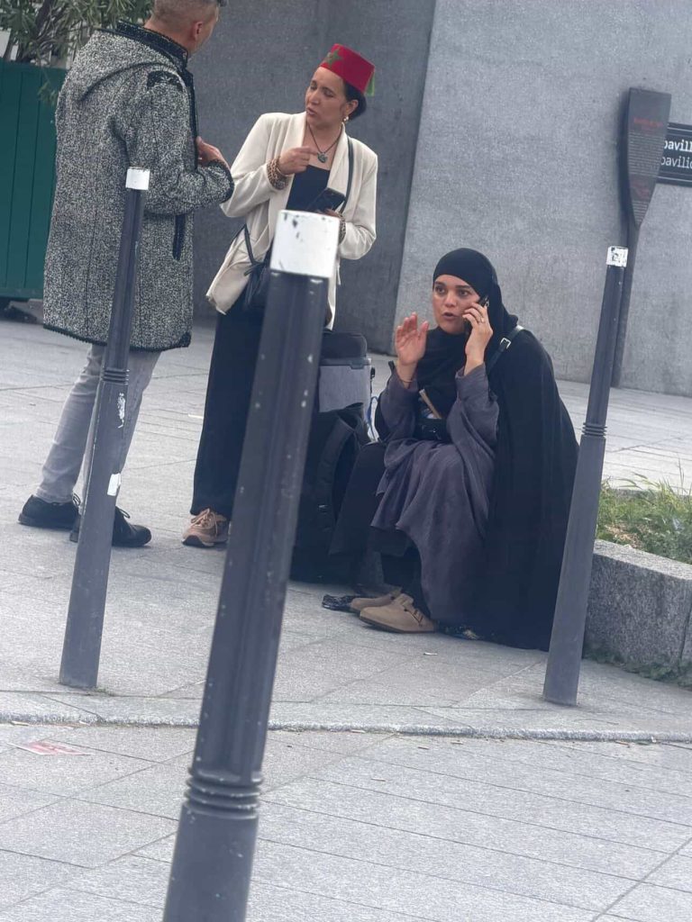 تجاوز قذر وسافر لسفارة المستوطنة الإسرائيلية “المغرب” على الجزائريين في معرض باريس