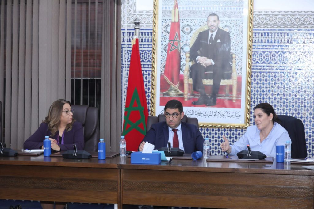 تناقض فاضح: حكومة أخنوش تنتقد نفسها وتهاجم سياسات صنعتها بيدها