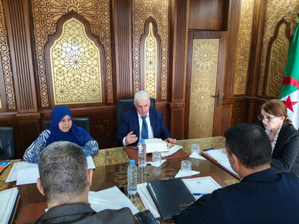 غلق فوري وسحب رخصة فندق “ذا ليغاسي أوتال” بعد حادثة تدنيس الراية الوطنية