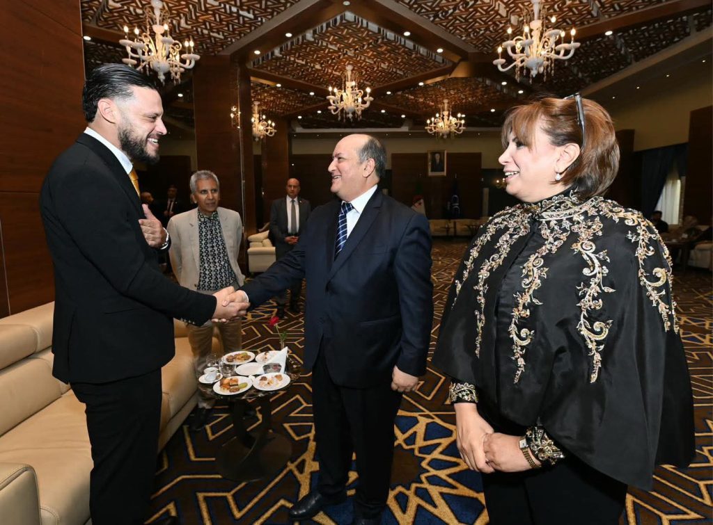 الوزير الأول الجزائري يشرف على إحياء اليوم الوطني للفنان