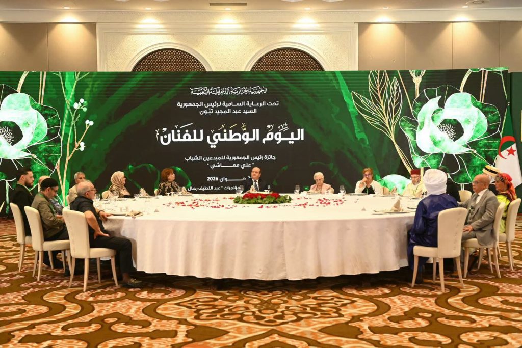 سيفي غريب يكرم الفائزين بجائزة “علي معاشي” للمبدعين الشباب