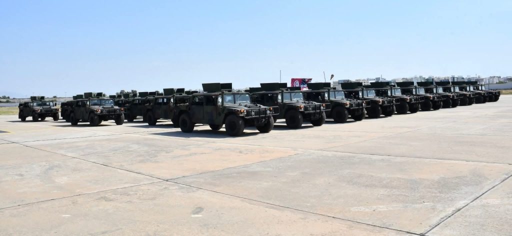 الجيش التونسي يستلم 48 مركبة عسكرية أميركية مدرعة من نوع “HMMWV”