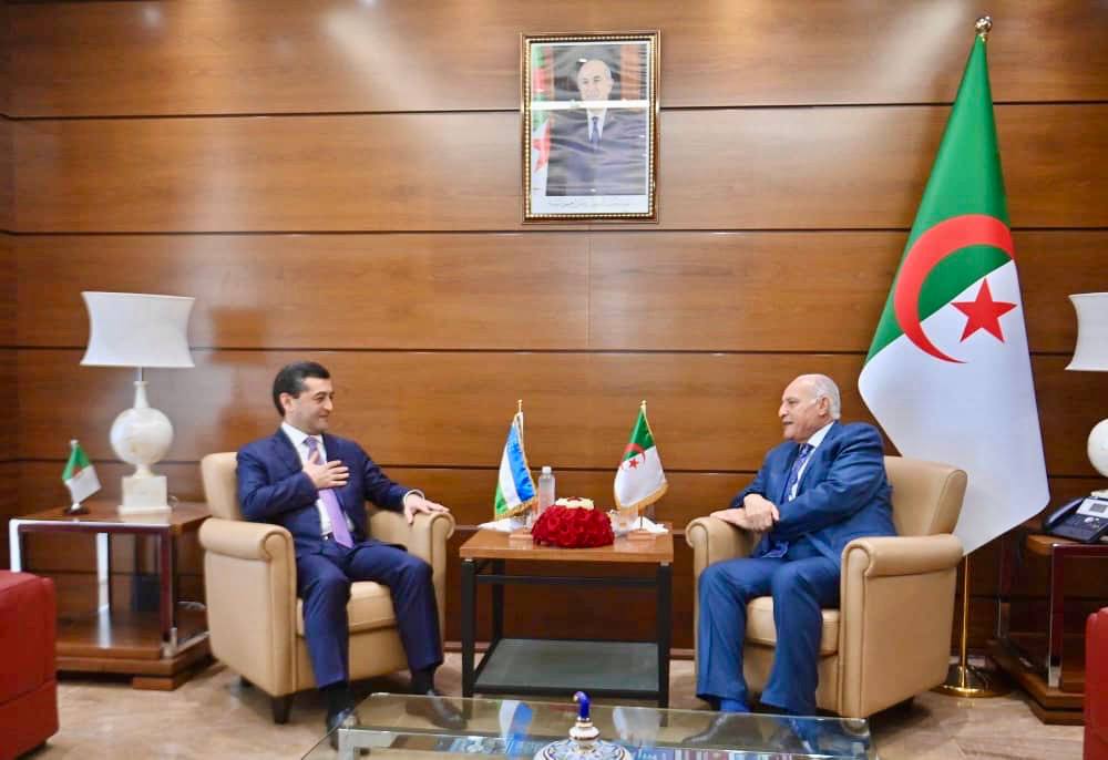 وزير الخارجية الجزائري أحمد عطاف يستقبل نظيره الأوزباكستاني سعيدوف بختيار