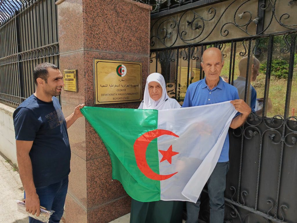 تشريعيات 2026 .. الجالية الجزائرية بتركيا تؤكد تمسكها بالوطن