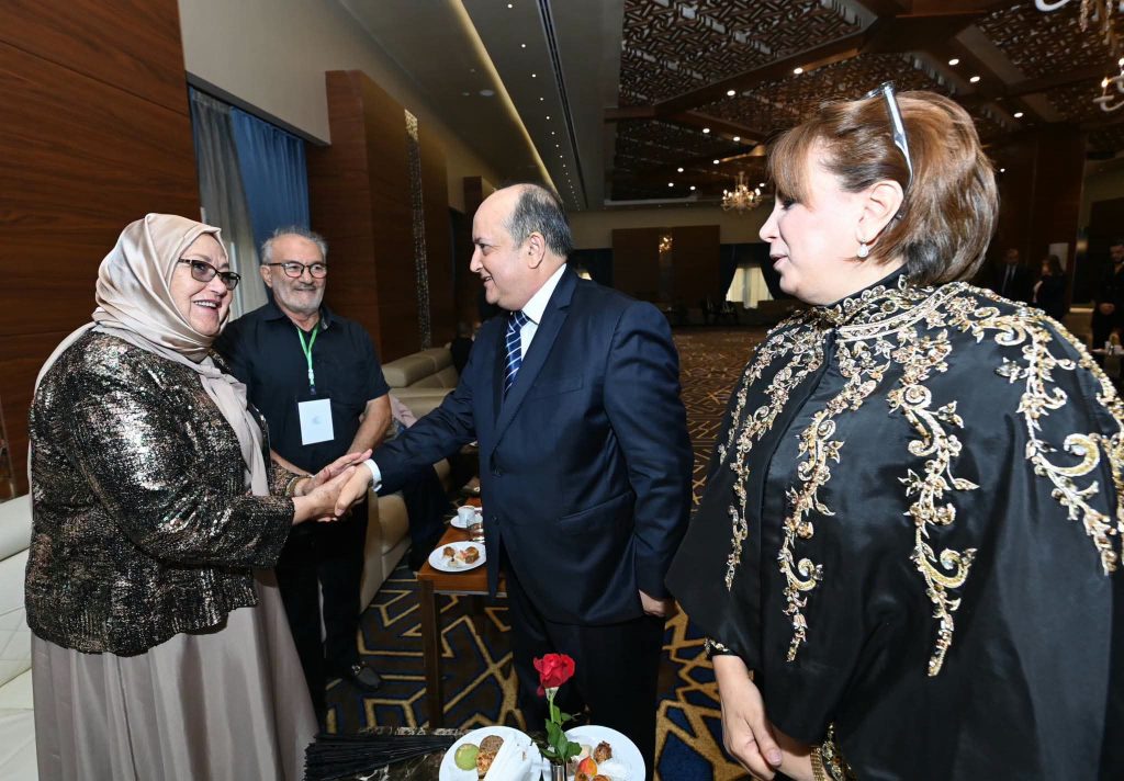 الوزير الأول الجزائري يشرف على إحياء اليوم الوطني للفنان