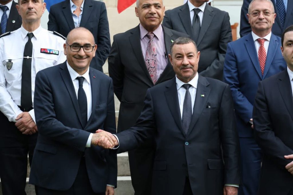 وزير الداخلية سعيود يترأس جلسة عمل موسعة رفقة نظيره الفرنسي
