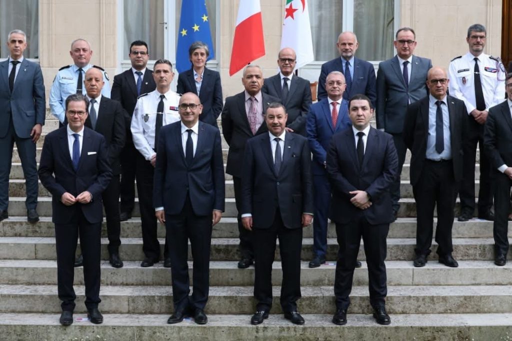 وزير الداخلية سعيود يترأس جلسة عمل موسعة رفقة نظيره الفرنسي