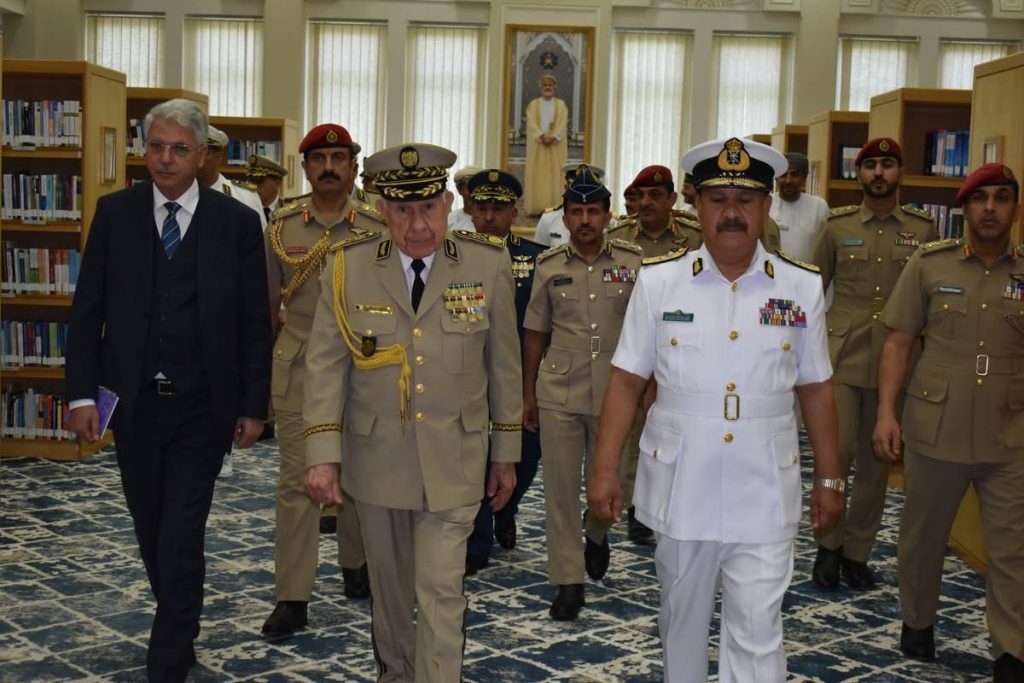 هذا ما دار بين شنقريحة ومسؤولين في الجيش العماني !