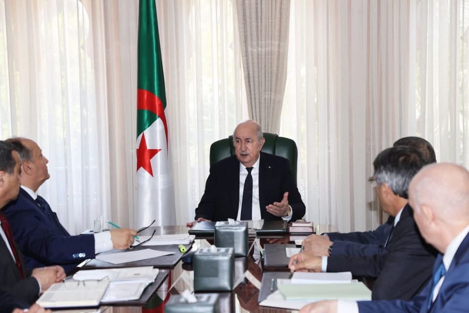 الرئيس تبون يقف عن كثب على المشاريع المهيكلة في قطاع المحروقات