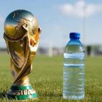 الفيفا يصدم جماهير المونديال.. حظر كامل لزجاجات المياه في الملاعب