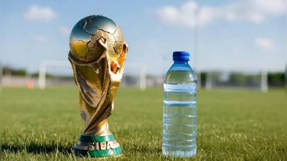 الفيفا يصدم جماهير المونديال.. حظر كامل لزجاجات المياه في الملاعب