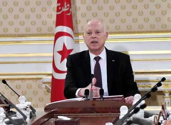 قيس سعيد يفتح باب الصلح الجزائي أمام المتورطين بالفساد المالي في الداخل والخارج