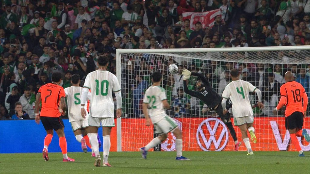 مدرب منتخب هولندا: الخسارة أمام “الجزائر” كانت بمثابة “جرس إنذار”