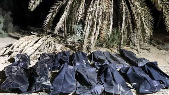 العثور على جثث 15 مهاجراً لفظها البحر شرق ليبيا