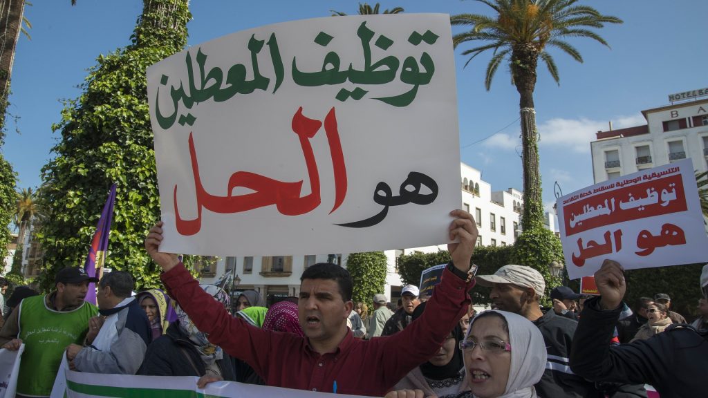 تقرير استقصائي يفضح “النمو الوهمي” ويوثق سياسة “إفقار الشعب” في المغرب