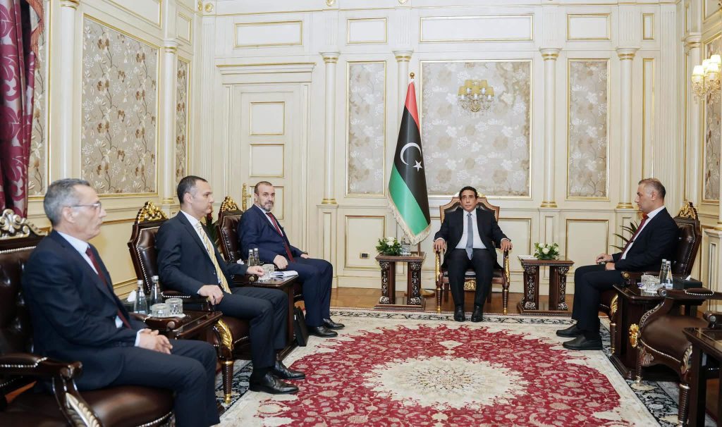 المنفي يعرض خارطة طريق لإنهاء المرحلة الانتقالية على الجزائر وتونس ومصر