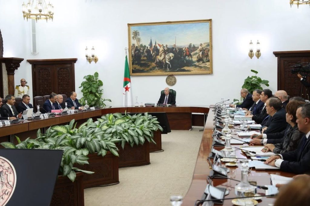 الرئيس تبون يأمر بفتح تحقيق حول النقائص المسجلة خلال استيراد أضاحي العيد