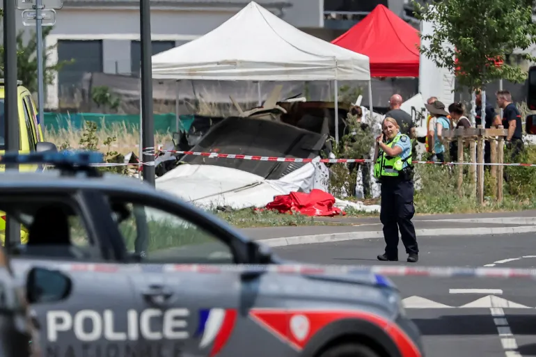 مقتل 11 شخصا في حادث تحطم طائرة مدنية بشرق فرنسا