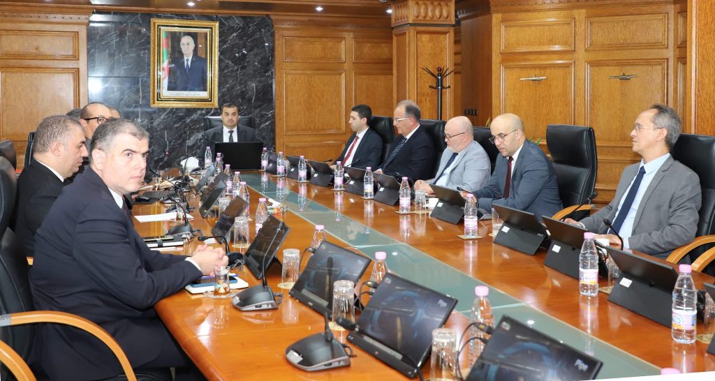 شركة “فرايندا” الإيرانية مهتمة بإقامة شركات طويلة المدى مع العملاق الجزائري “سوناطراك”