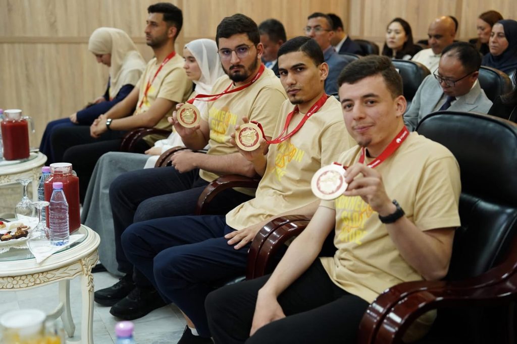 الطلبة الجزائريون يتربعون على عرش التكنولوجيا في مسابقة “هواوي” العالمية!