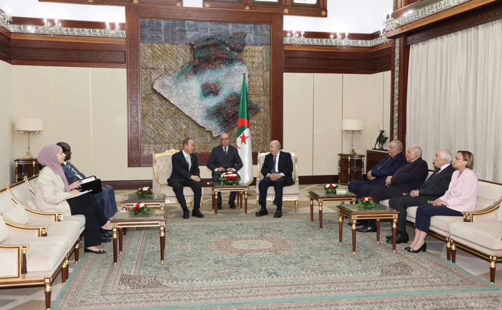 الرئيس الجزائري يوشح المسؤول الأممي السابق بان كي مون بأرفع وسام الوطني